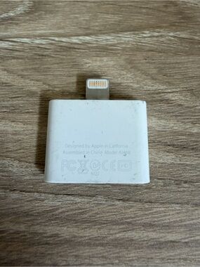 Apple Lightning to 30-pin Adapter A1468